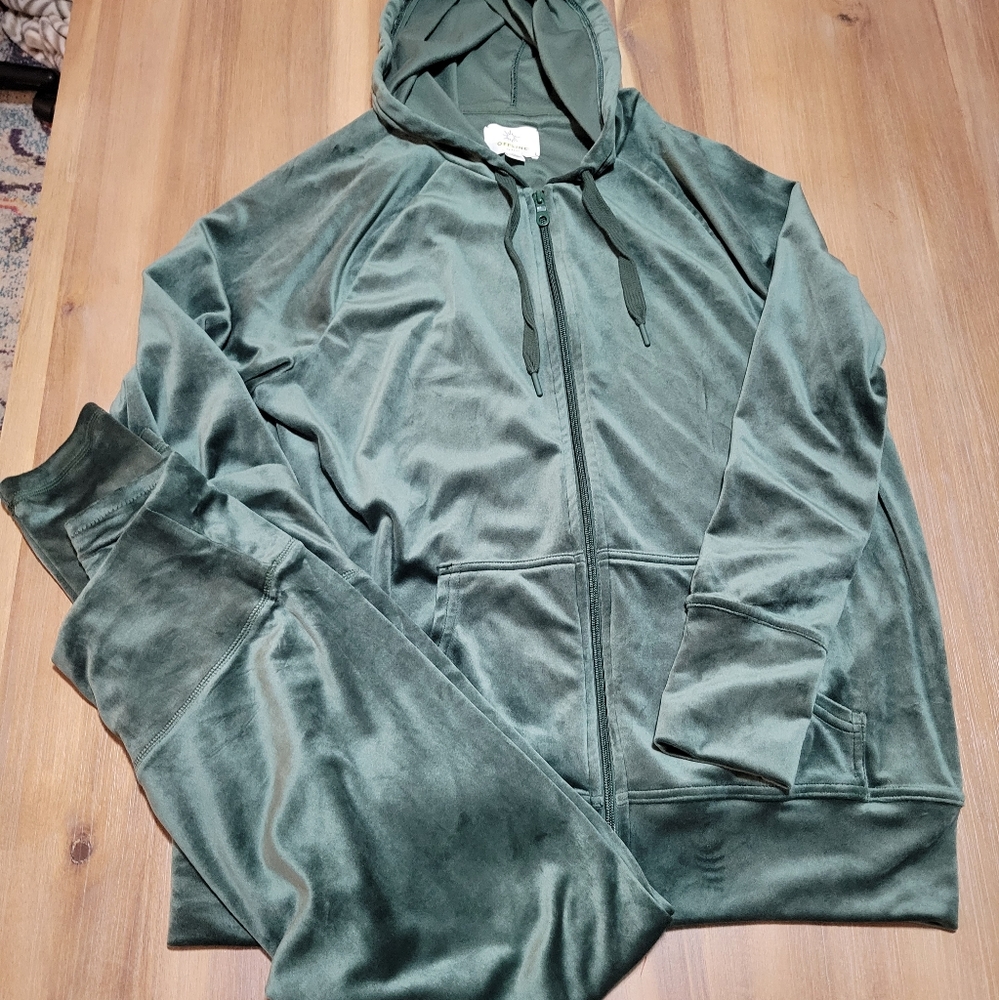 Offline by Aerie jogging suit Velour size Large short
